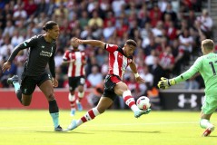 英超豪强球队绝杀频出，三线作战冲刺冠军之路