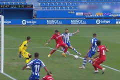 西甲联赛焦点对决：奥萨苏纳起伏不定对埃尔切稳扎稳打