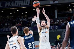 姆巴佩欧冠征程：速度与梦想，球迷心中的王者之光